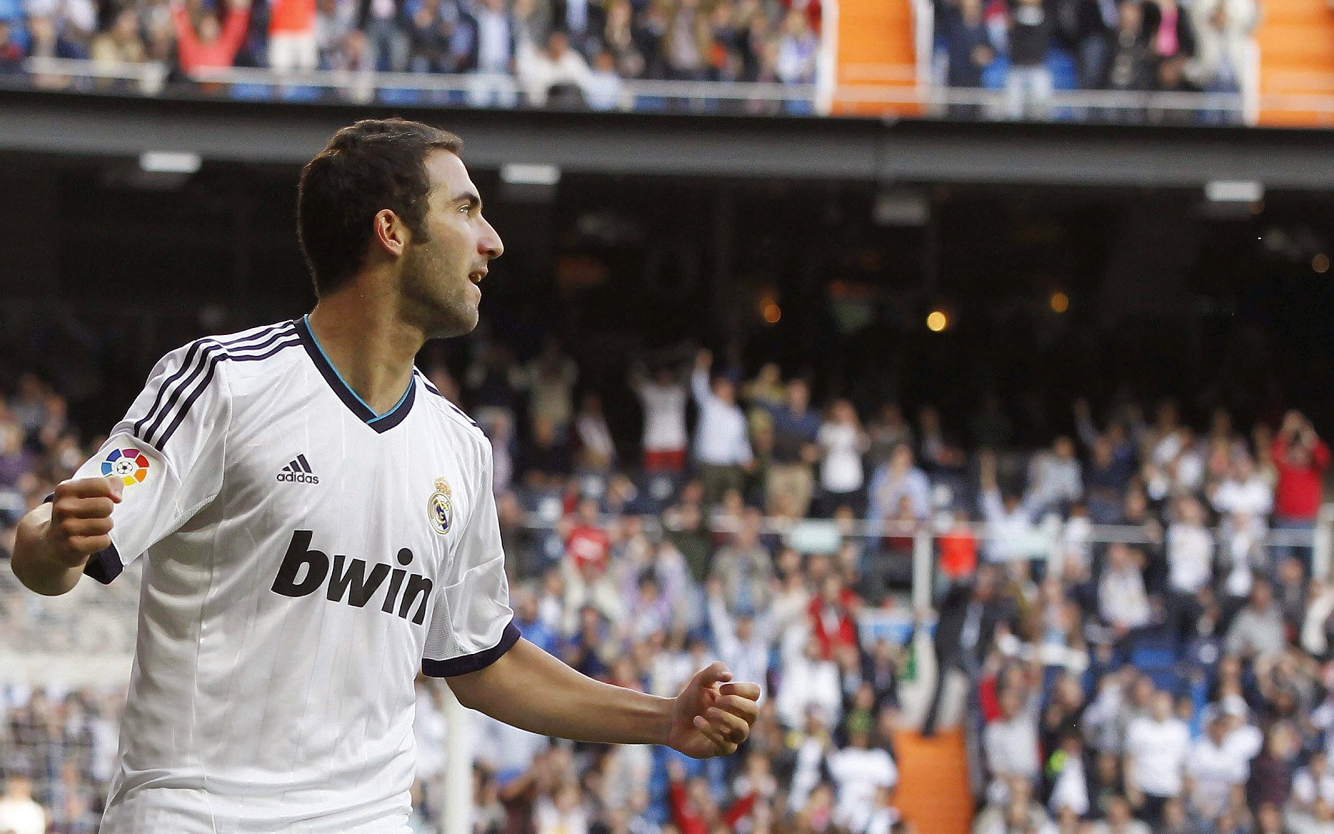 欧冠小组赛:皇家社会三连胜登顶小组 “巴斯克传控”惊艳全欧